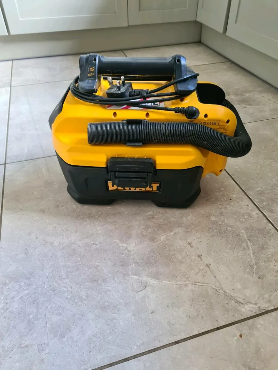 DeWalt XR WetVac - Image 1