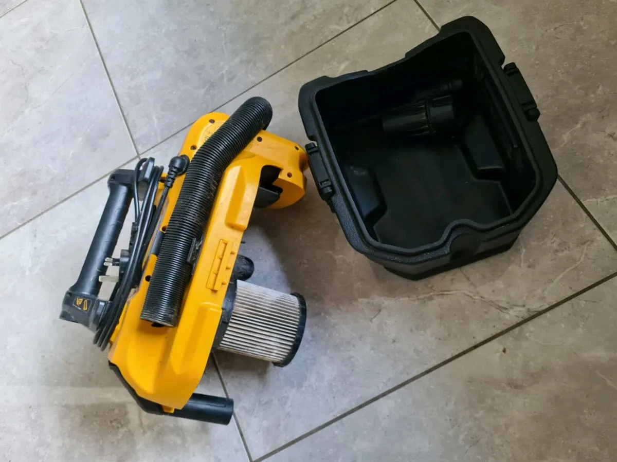 DeWalt XR WetVac - Image 3