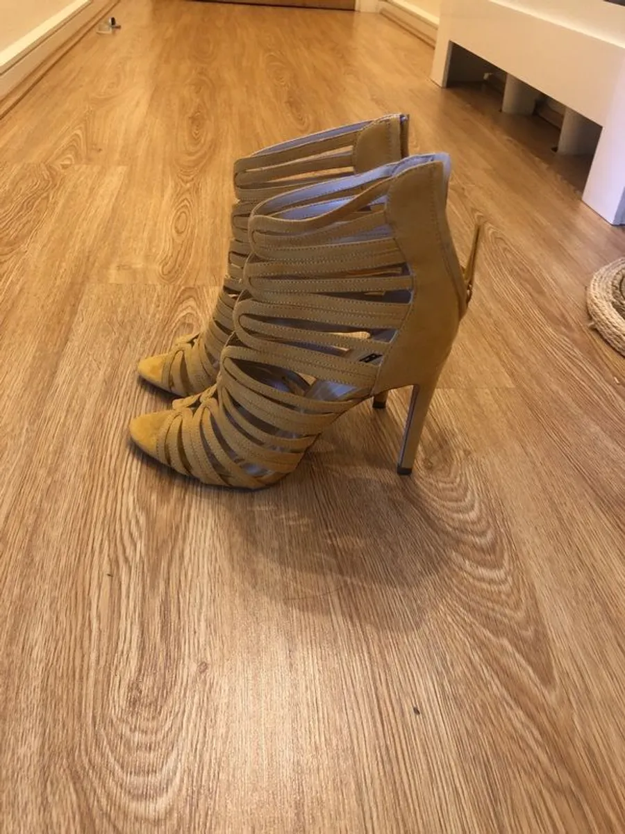High heel sandals - Image 2
