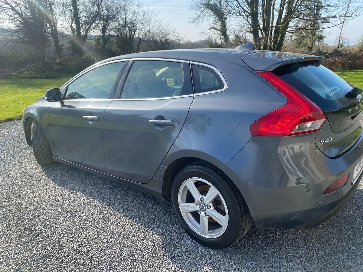 Volvo V40 - Image 4