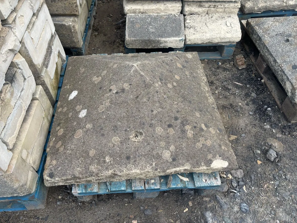 5 reconstituted Sandstone pillars and wall copings - Image 3