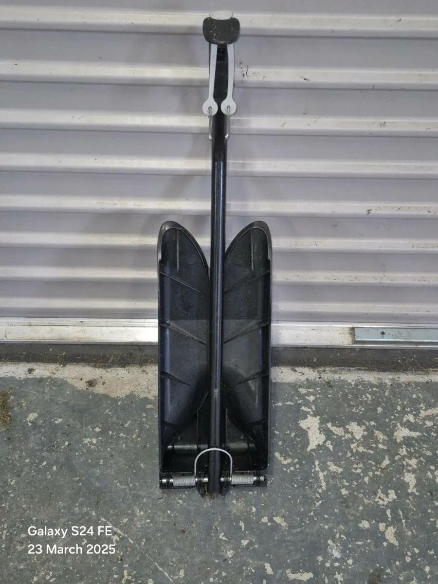 Mulching plug for 40" Castlegarden ride on mower - Image 2