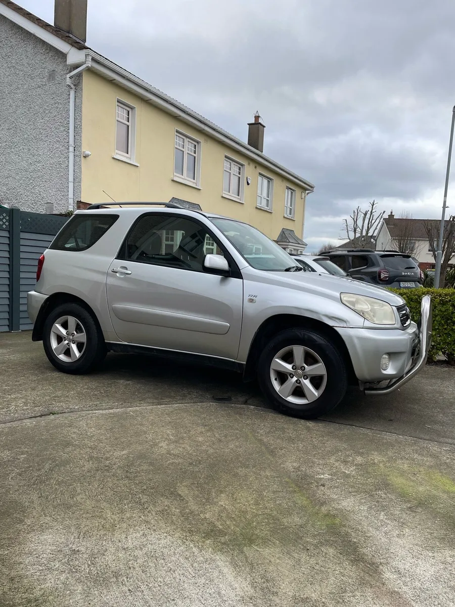 Toyota RAV4 2005 - Image 2