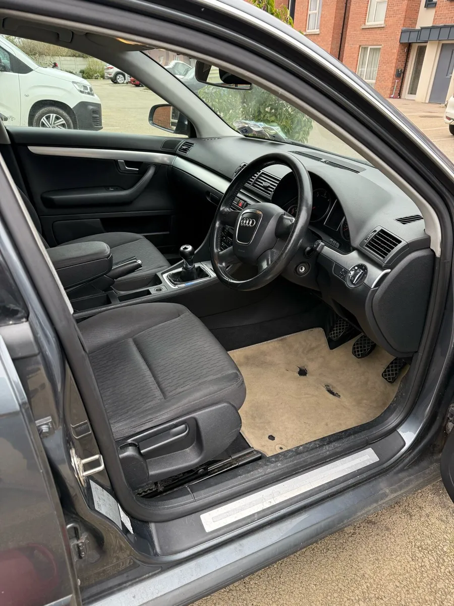 Audi A4 (06) - Image 2