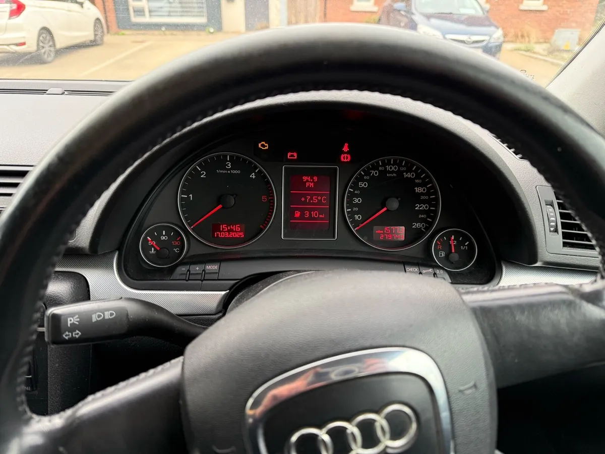 Audi A4 (06) - Image 3