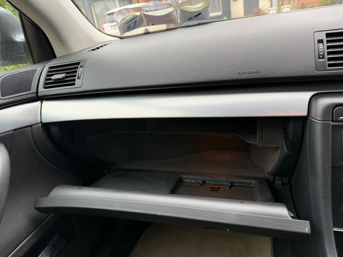Audi A4 (06) - Image 4