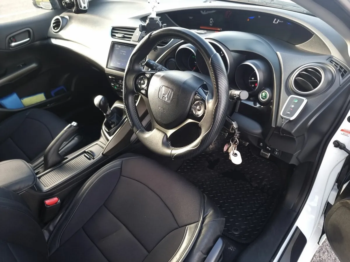 Honda Civic 2015 sport Tourer - Image 3