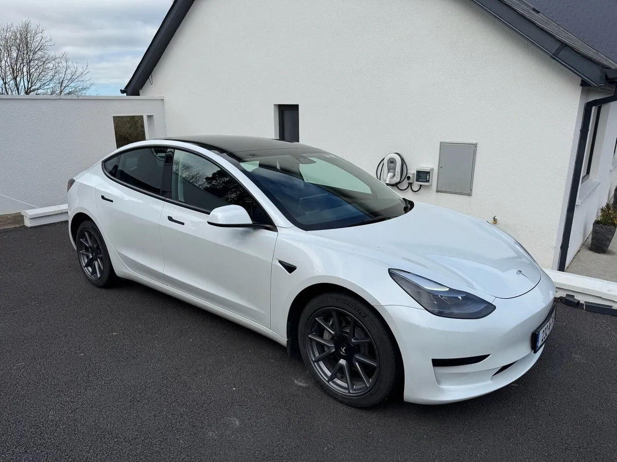 232 Tesla Model 3 RWD - Image 1