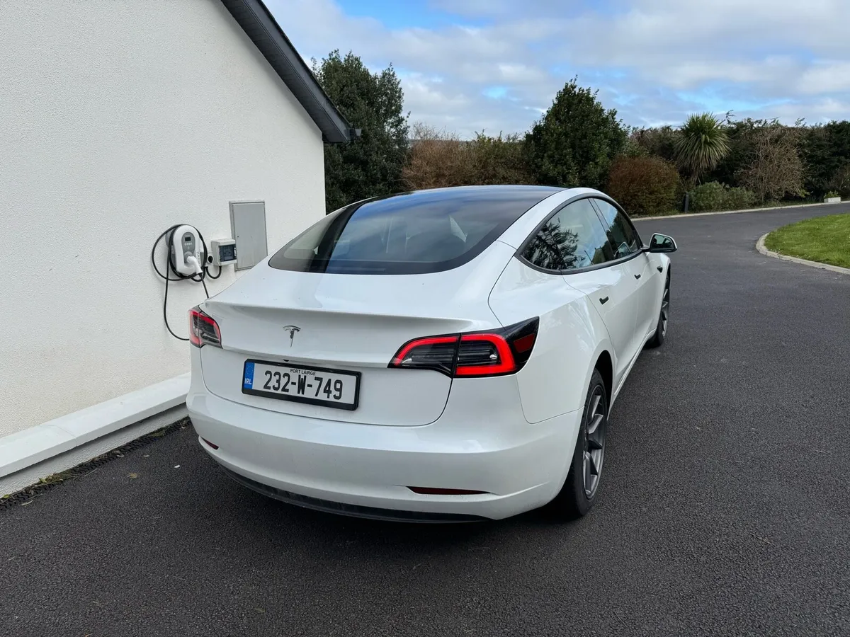 232 Tesla Model 3 RWD - Image 3