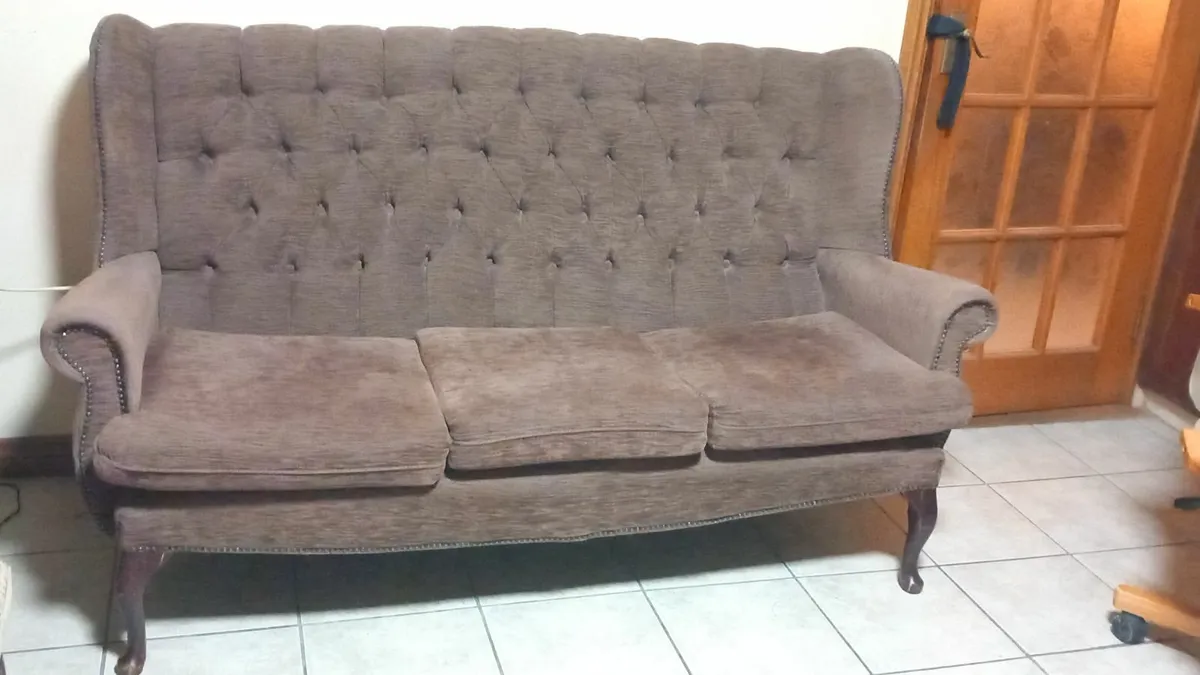 Queen Anne - 3 Seater Sofa