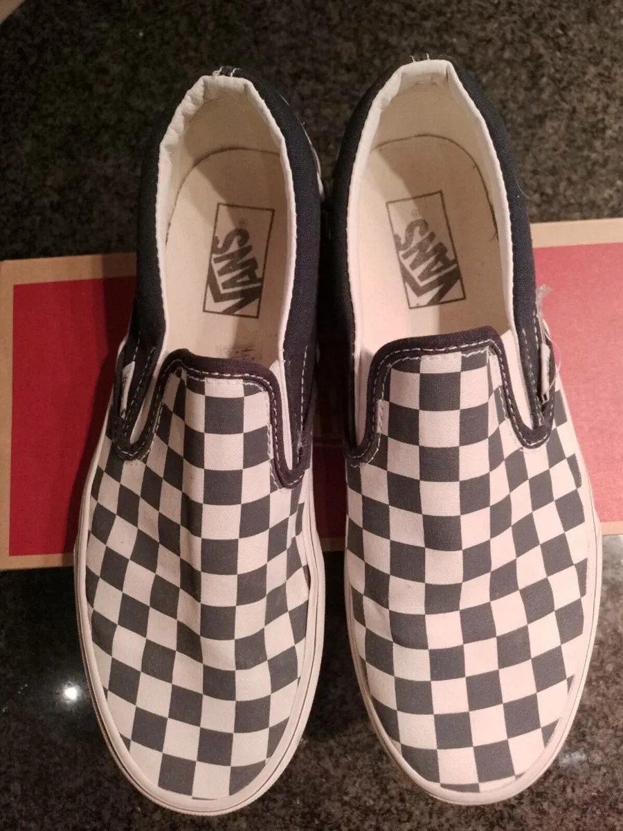 Vans Classic Slip Ons Size UK 6 - Image 1