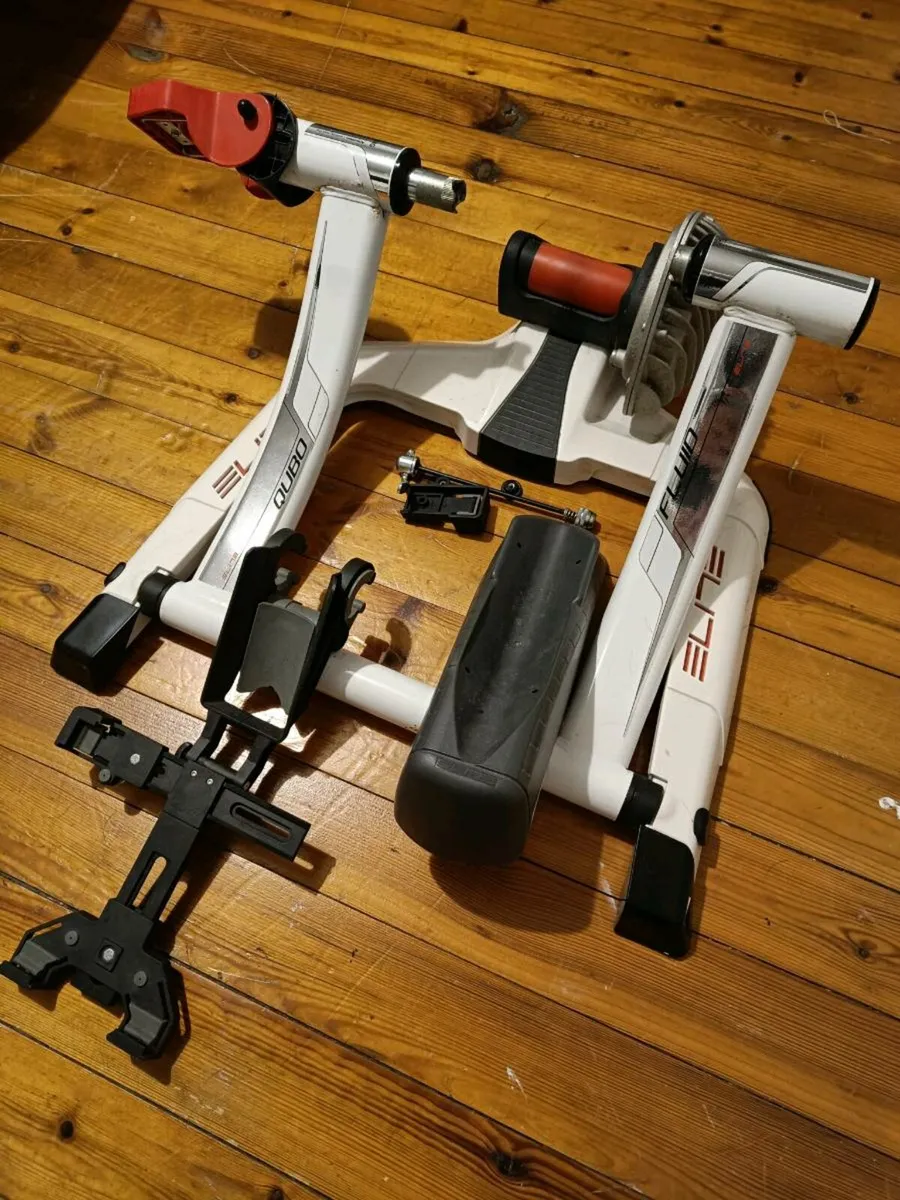 Elite Qubo Fluid Turbo Trainer with tablet holder - Image 1
