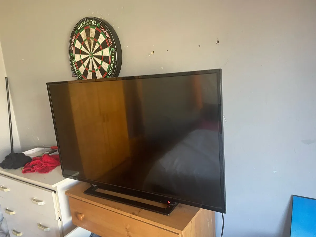 43 inch smart Tv - Image 1