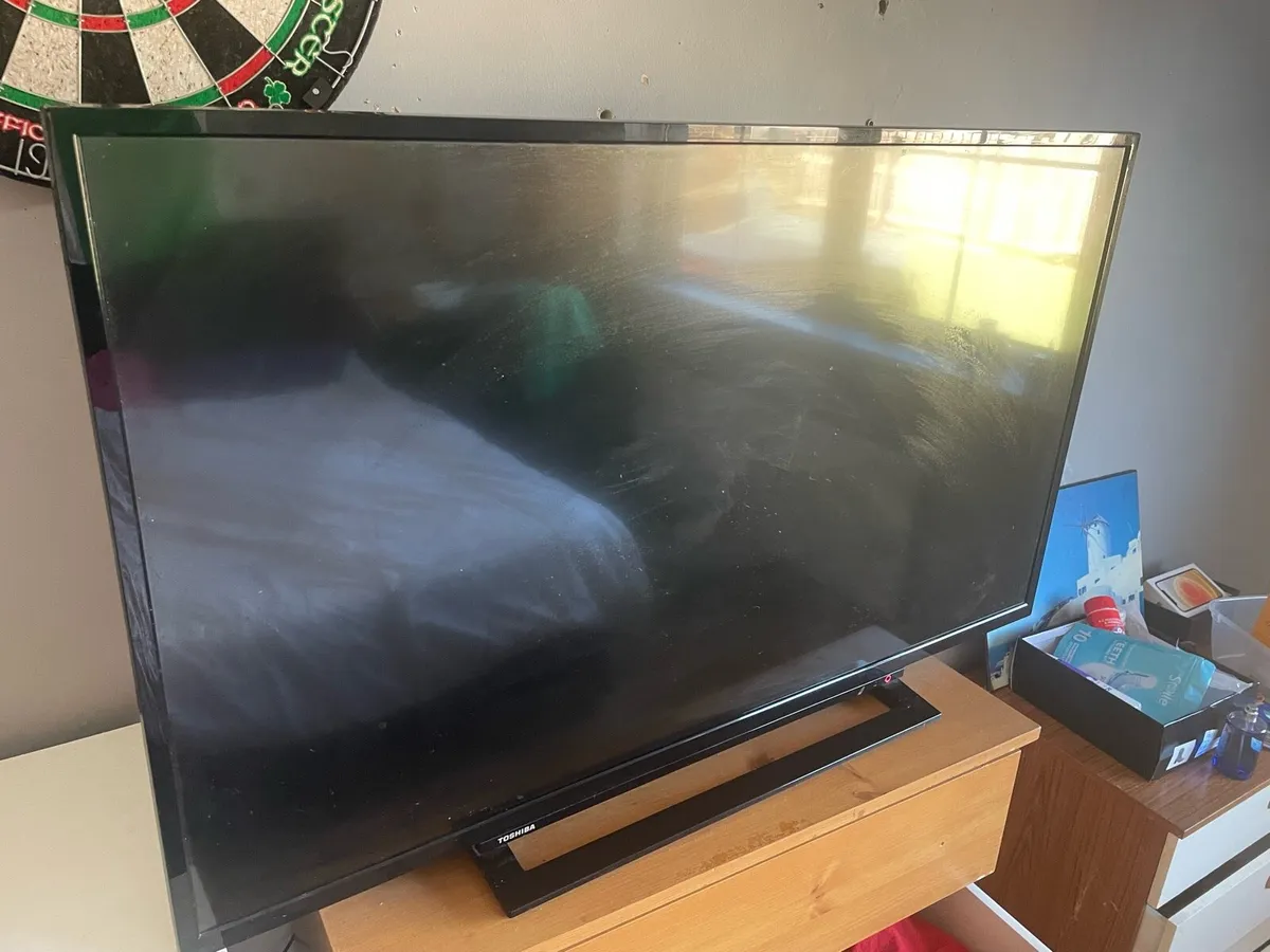 43 inch smart Tv - Image 2