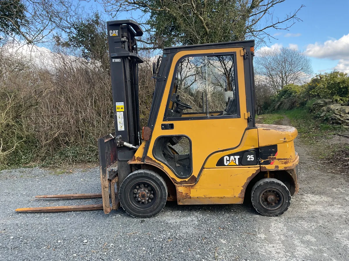 FORKLIFT - Image 1