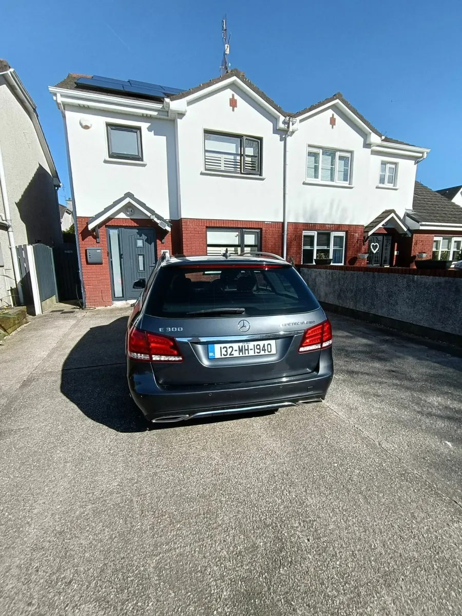 Mercedes-Benz E-Class Blue Tec Hybrid Estate - Image 3