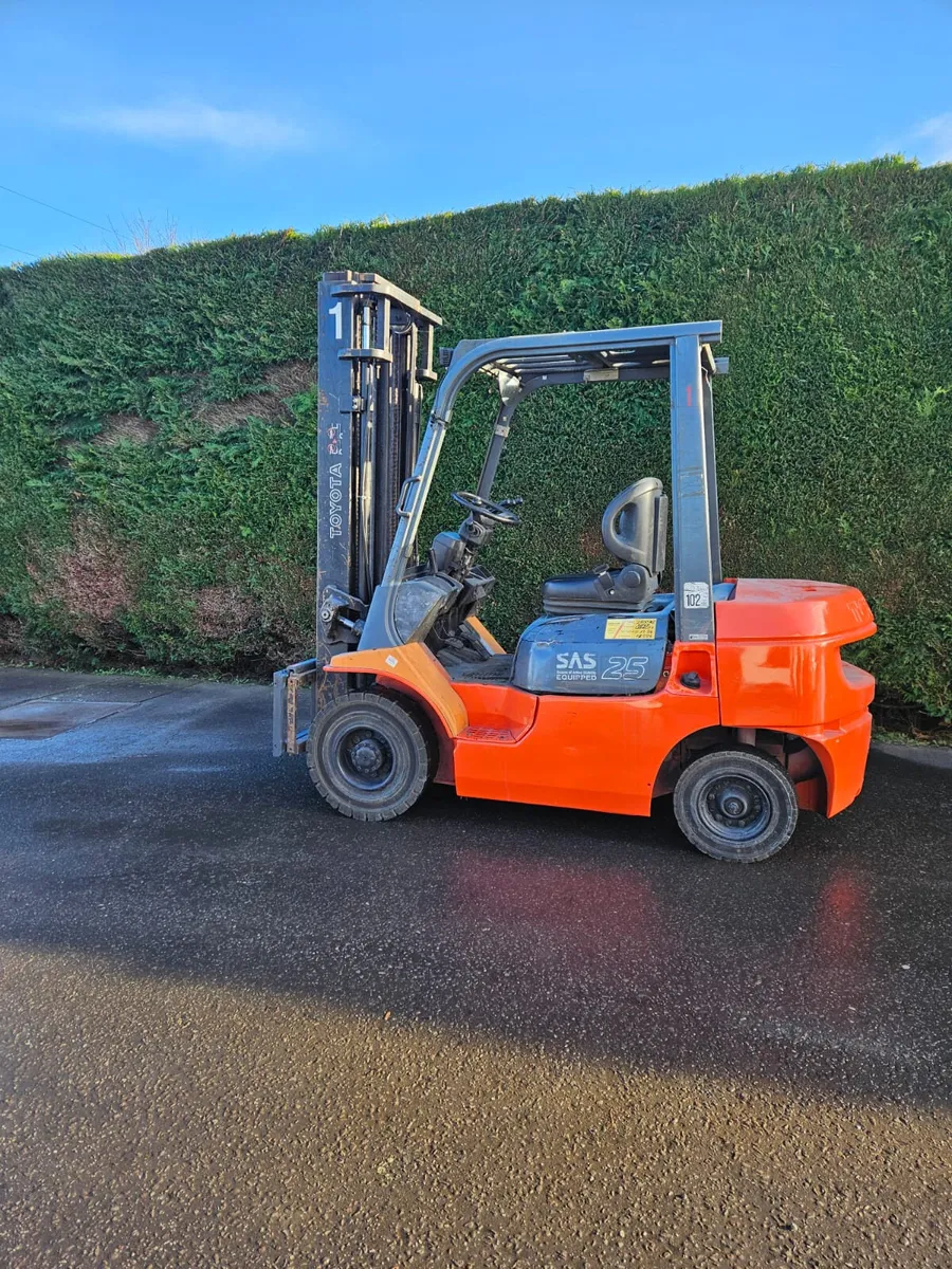 2.5 ton Toyota forklift - Image 2