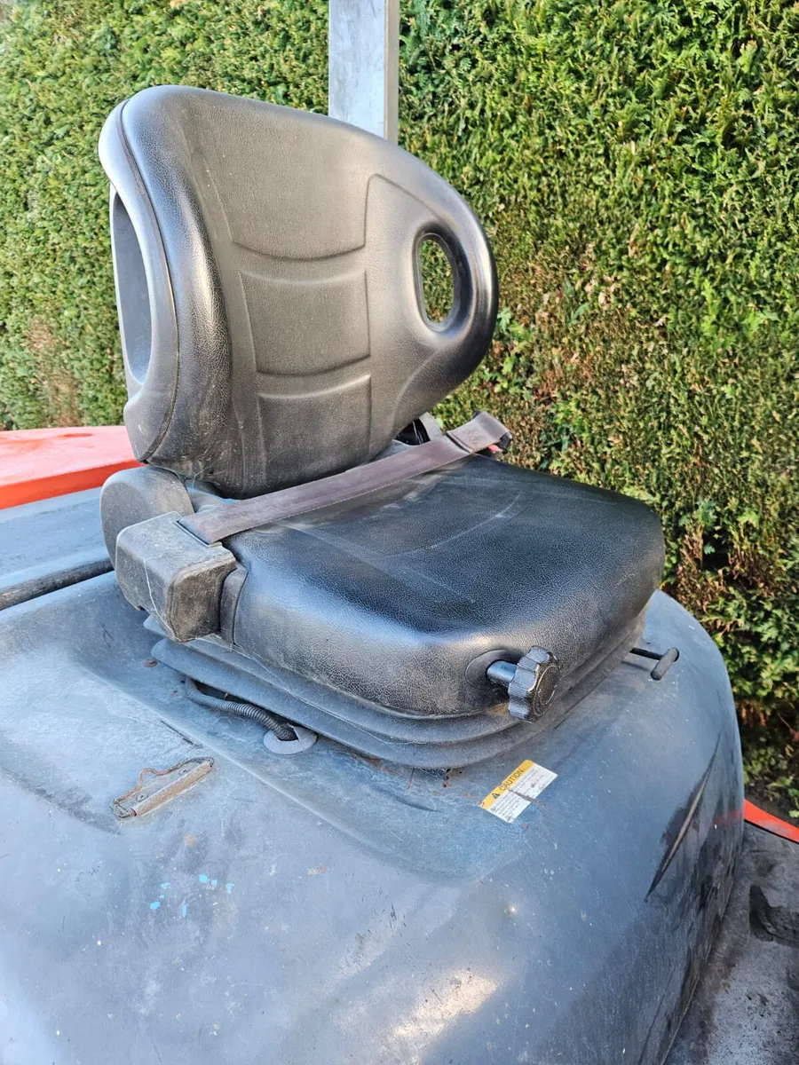 2.5 ton Toyota forklift - Image 3