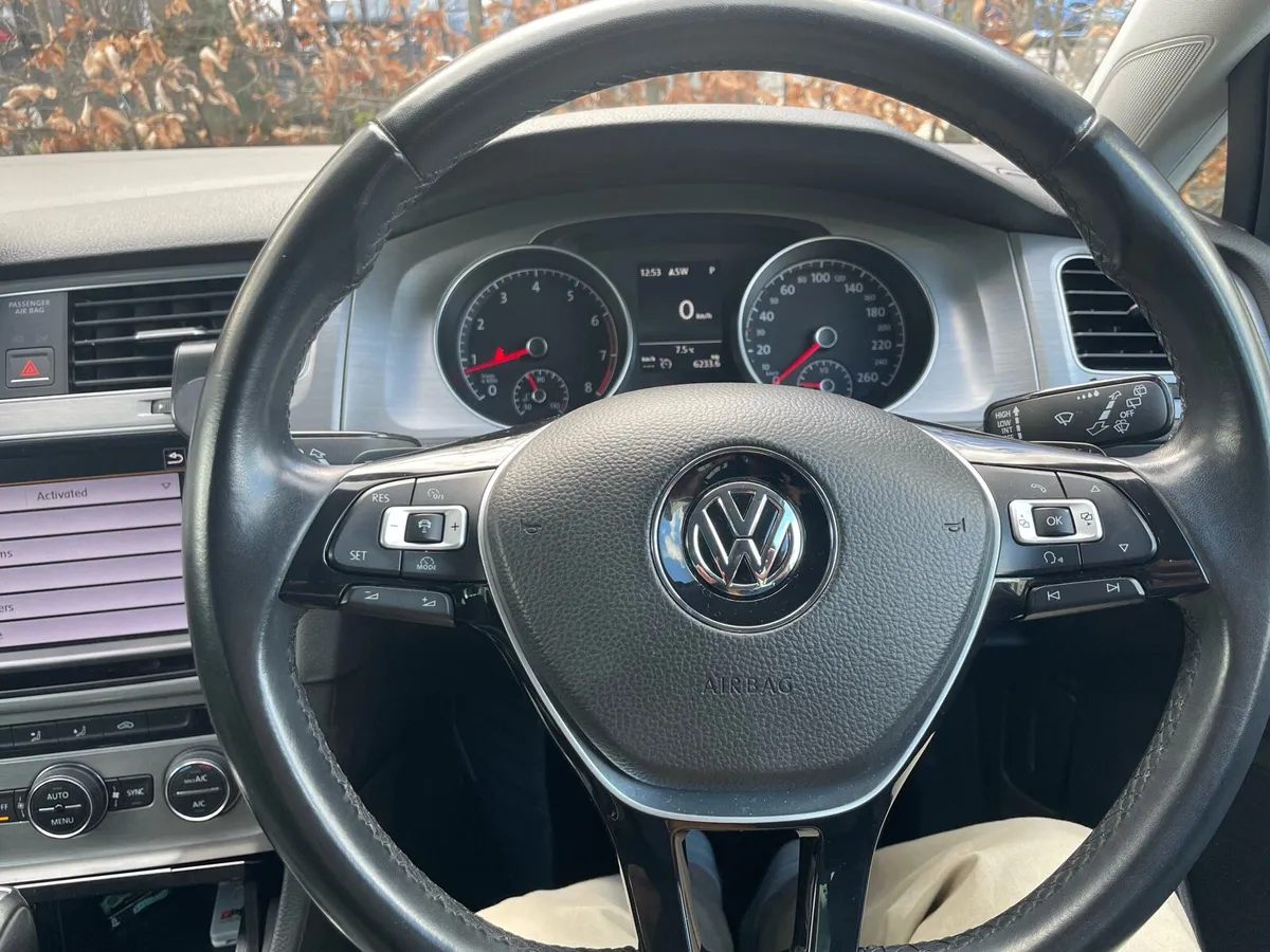 Volkswagen Golf 1.2 TSI Variant - Image 1
