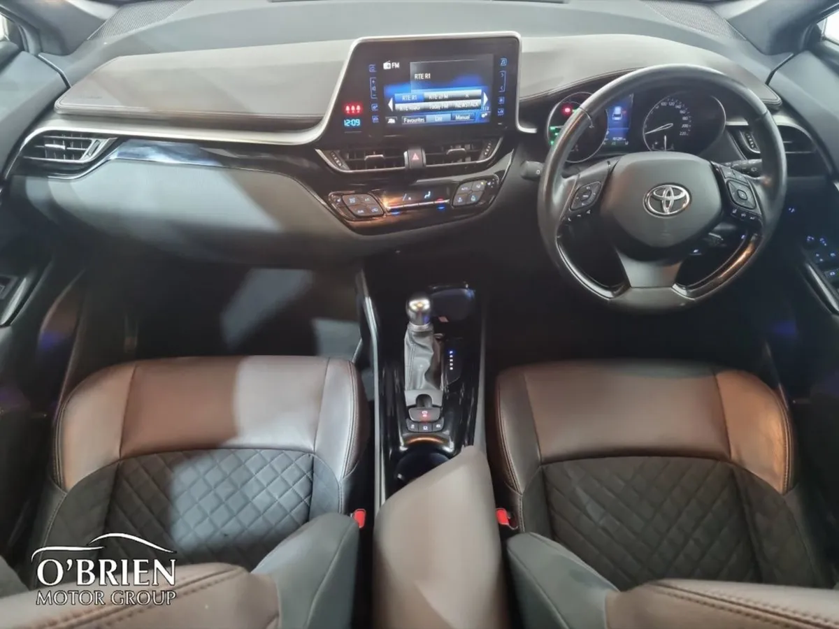 Toyota C-HR 1.8 Hybrid SOL - Image 2