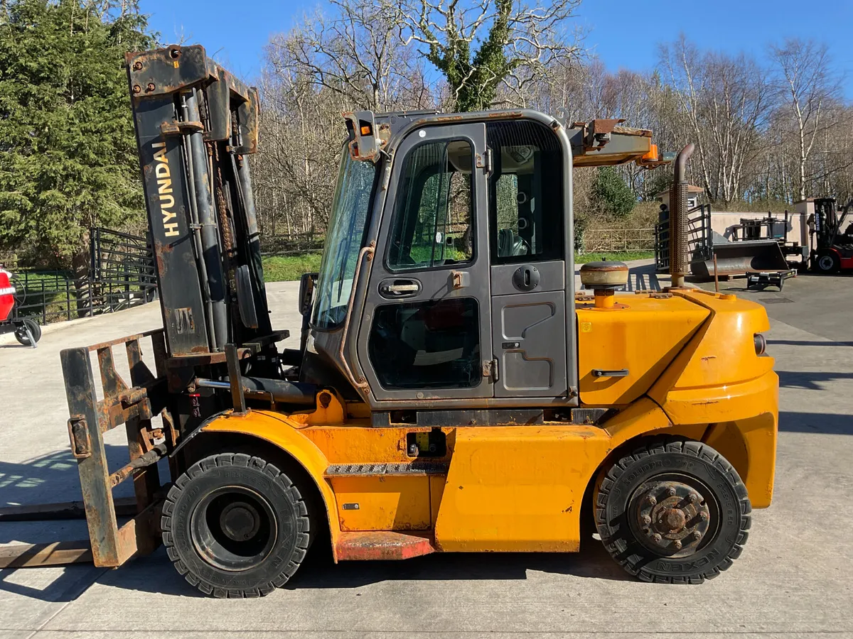 Hyundai 70 DA-9 Heavy Duty Forklift - Image 1