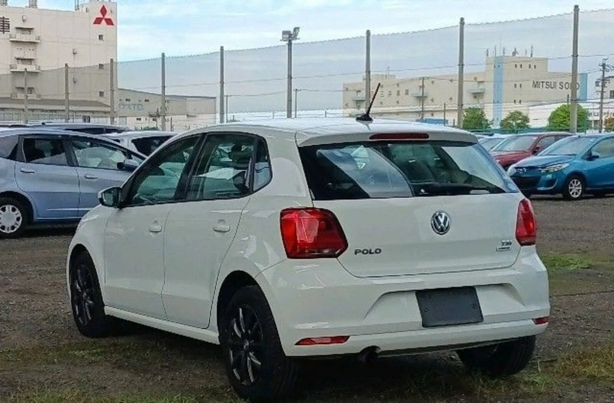 Volkswagen polo 2016 TSI High Line - Image 4