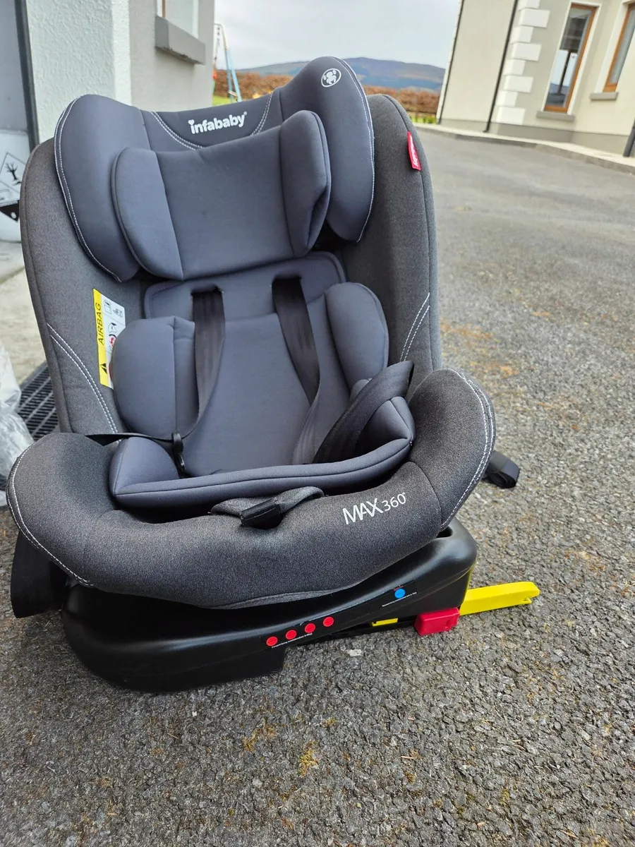 Spin carseat with isofix - Image 1