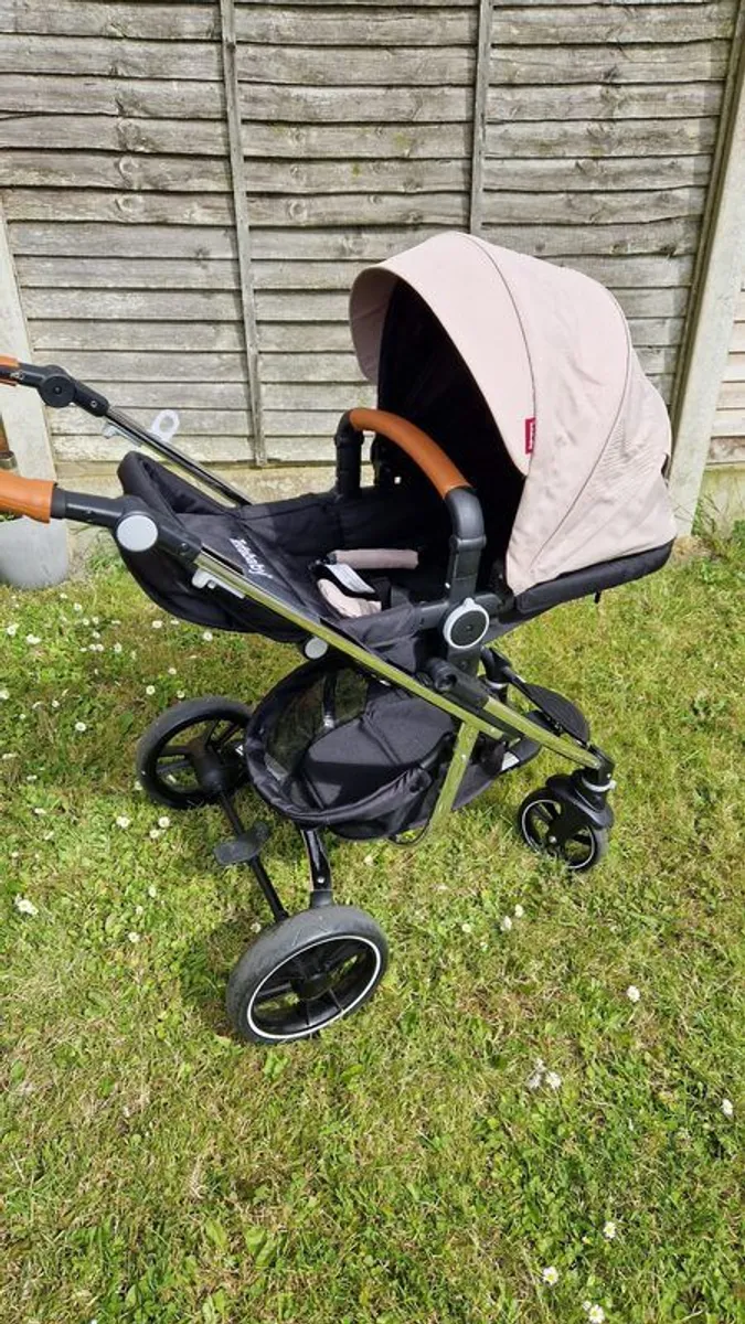 Baby pram 3 in 1 in excellent condition - Image 1