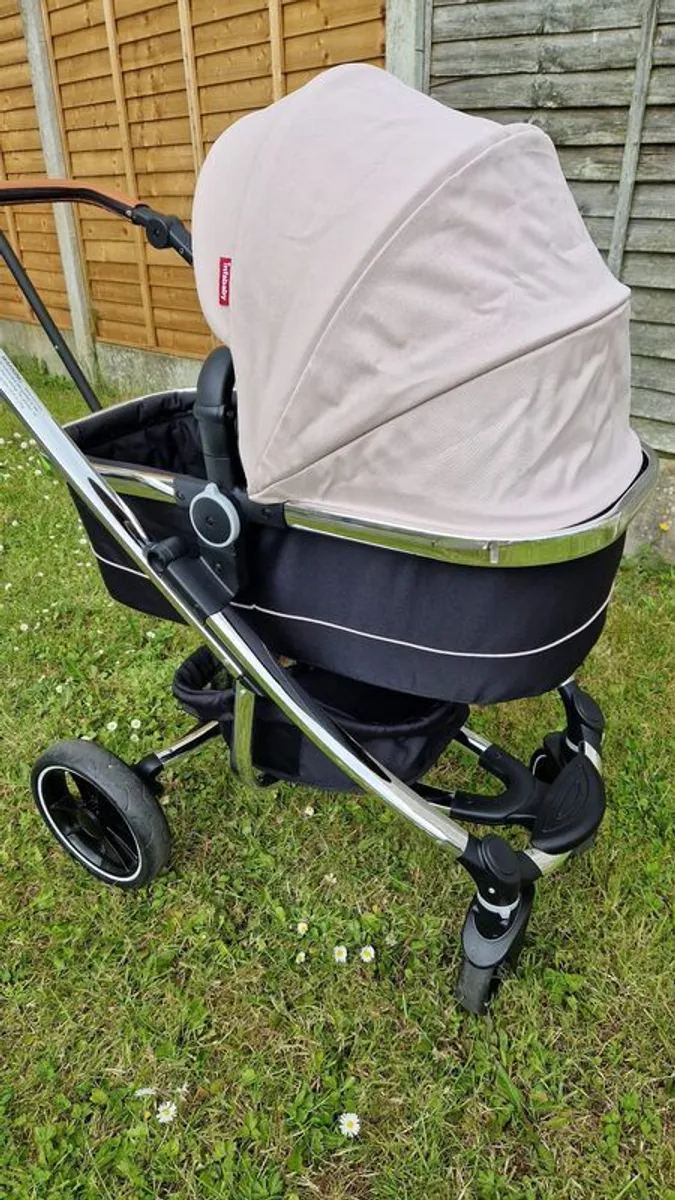 Baby pram 3 in 1 in excellent condition - Image 3