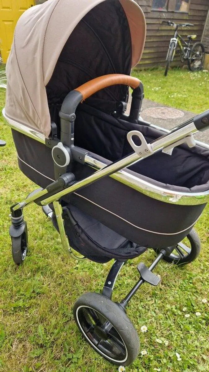 Baby pram 3 in 1 in excellent condition - Image 4
