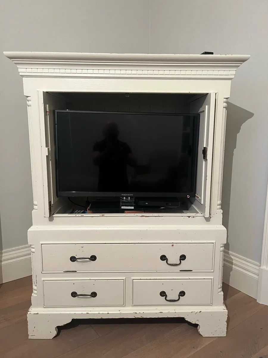 TV Cabinet - Image 1