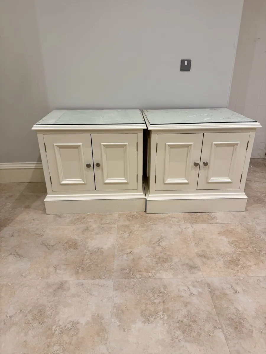 2 Cream solid oak units - Image 2