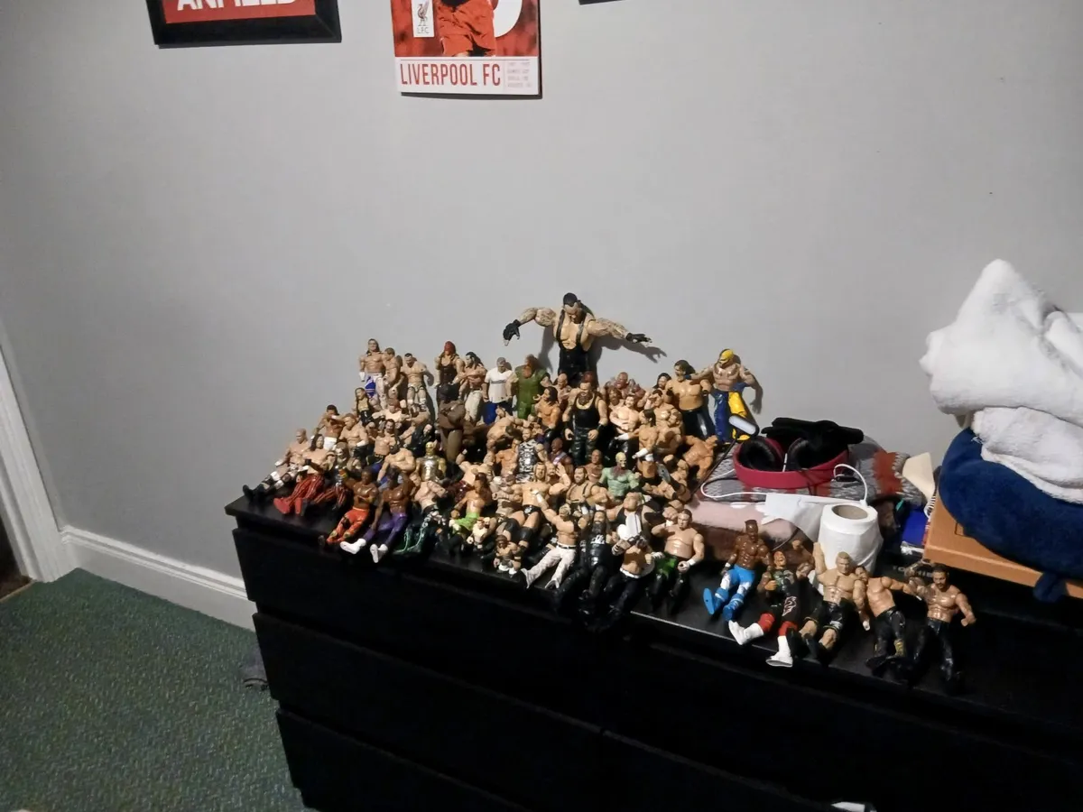 Wrestlers and Wrestling ring and other bits - Image 1
