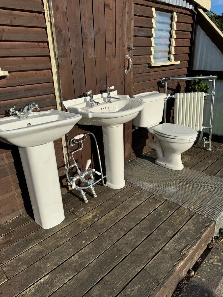 Bathroom set - Image 1
