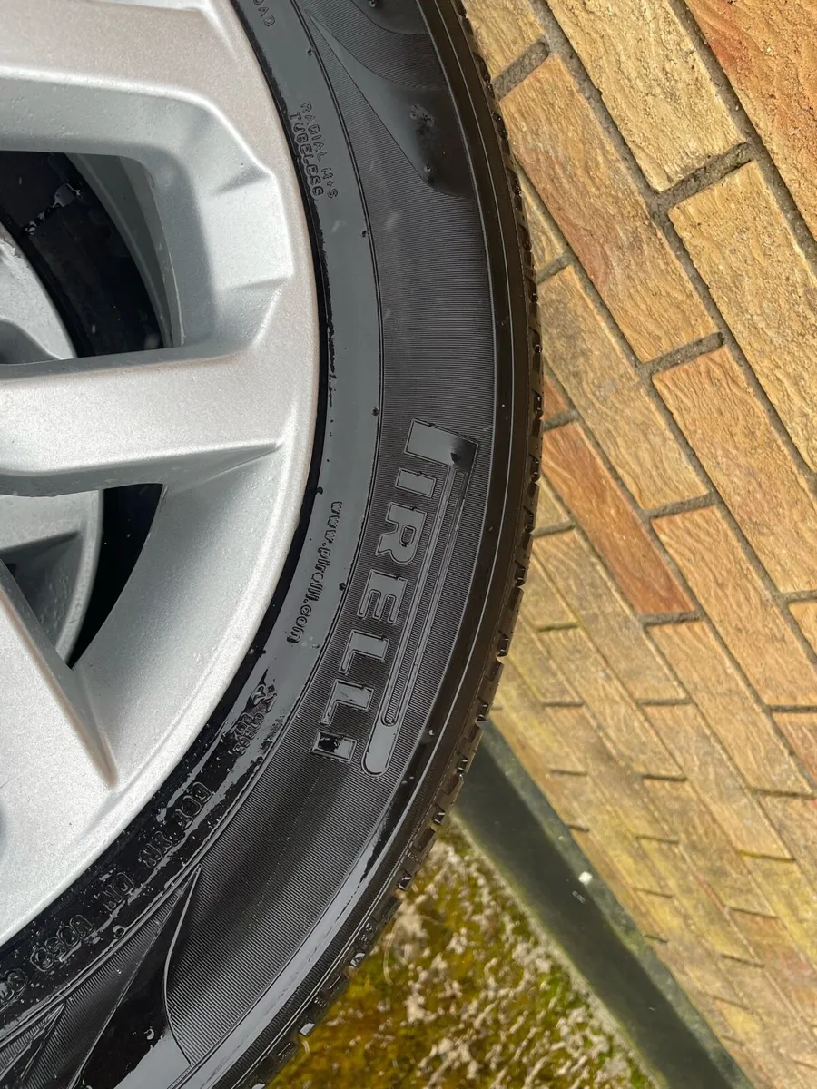 255/60 R 19 wheels, Pirelli tyres , Land Rover - Image 1