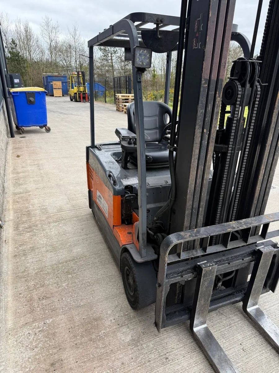 Toyota 1.8T electric forklift - Image 2
