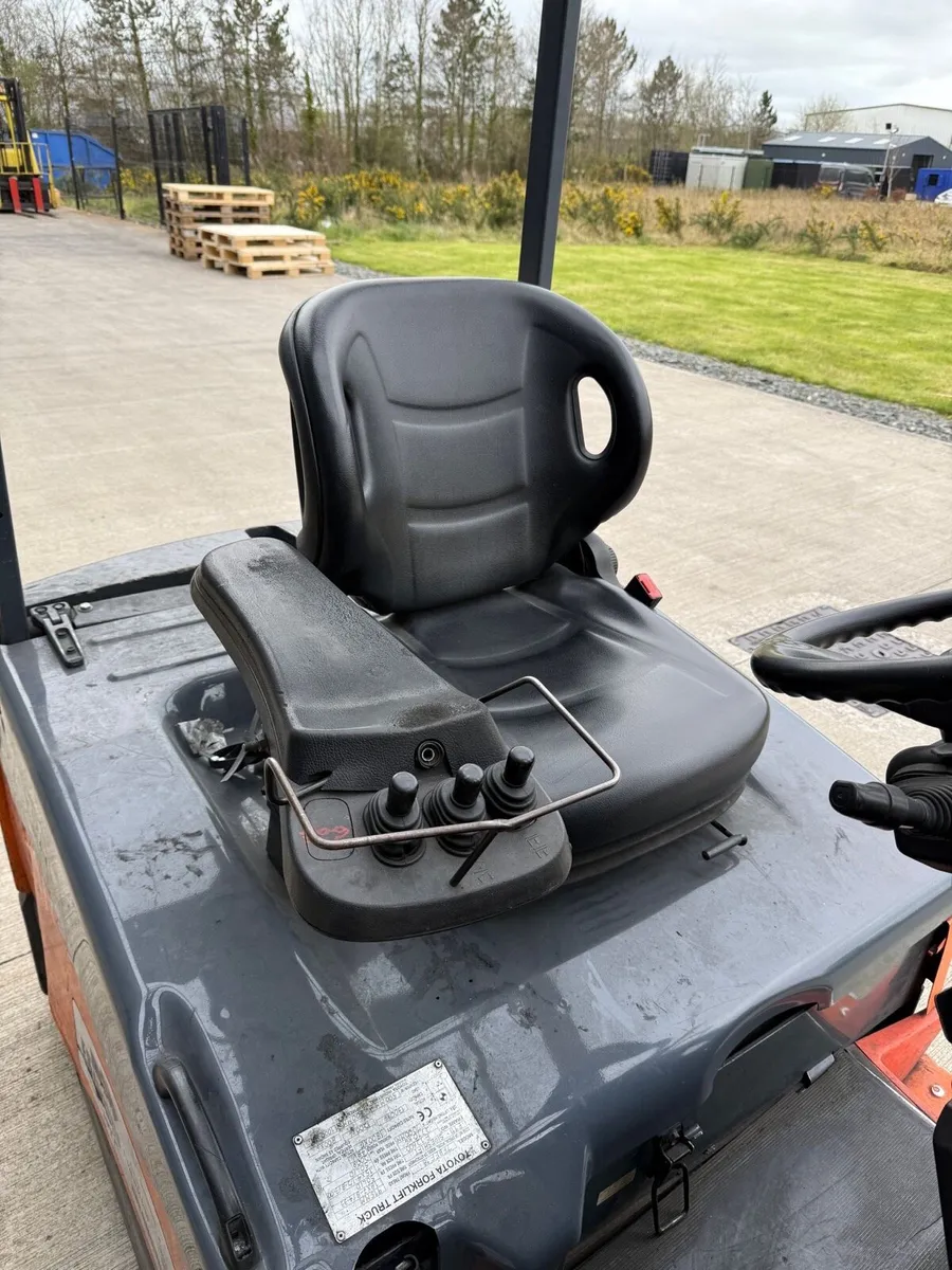 Toyota 1.8T electric forklift - Image 3