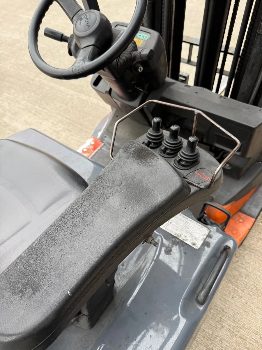 Toyota 1.8T electric forklift - Image 4