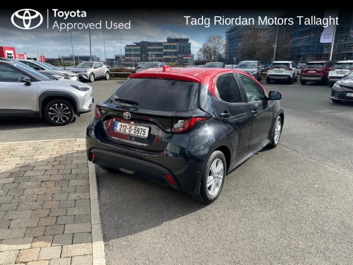 Toyota Yaris 1.0 LUNA - Image 2