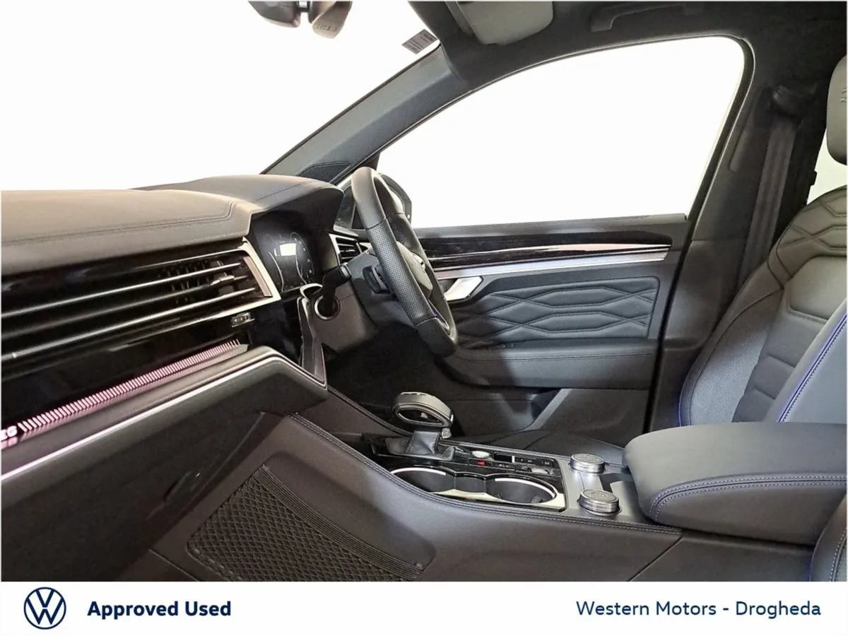 Volkswagen Touareg 3.0 TSI Phev 462HP R  market I - Image 4
