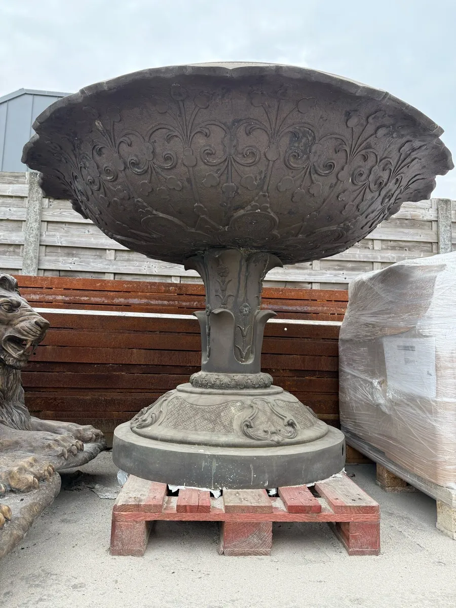 Bronze fountain/ BIRDBATH - Image 2