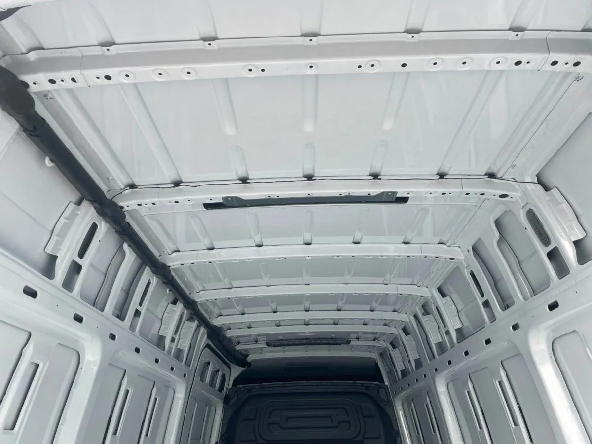 Mercedes-Benz Sprinter 315 Long PRO Manual - Image 4