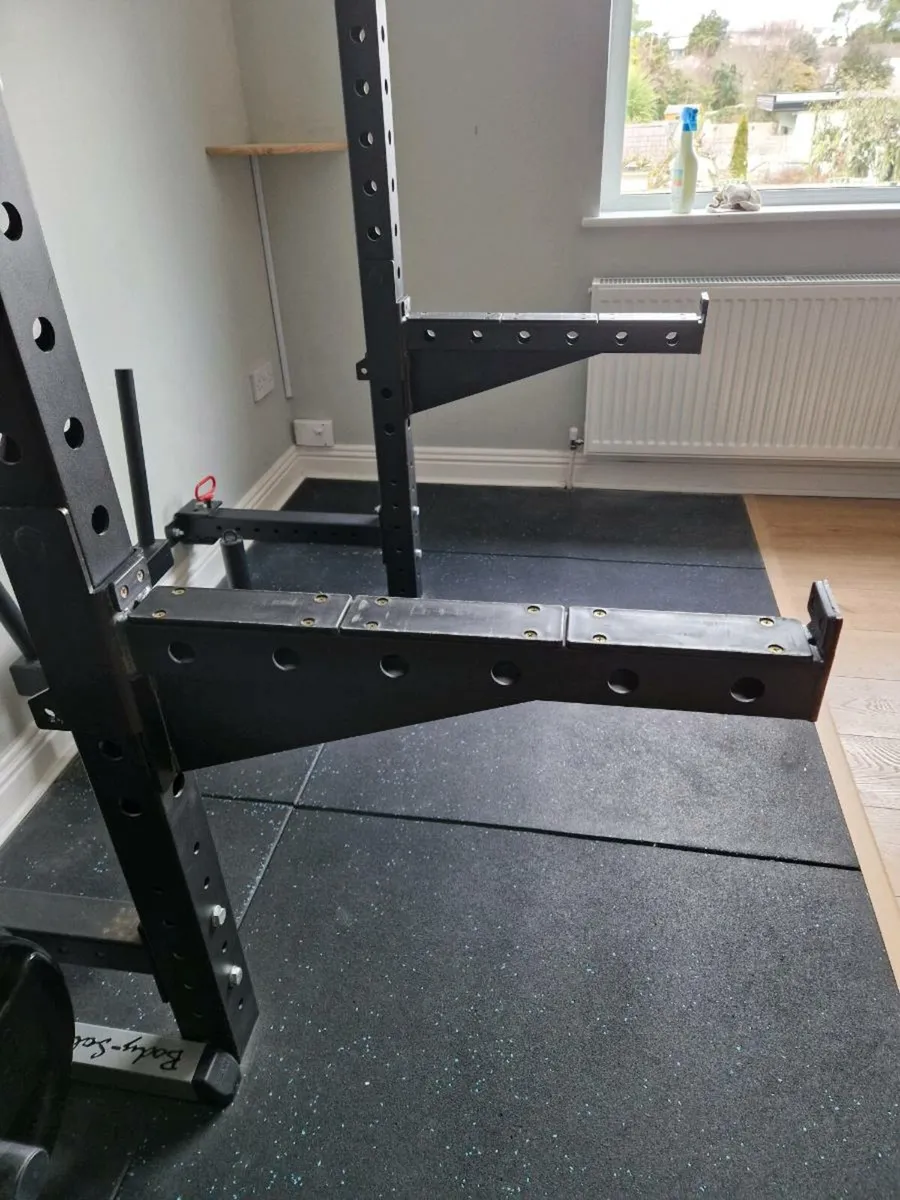 Home gym with wall-mounted rack, bars & weights - Image 2