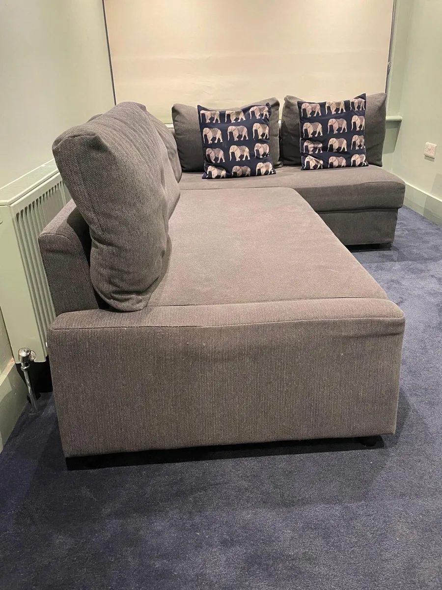 L shaped sofa (pull-out bed) - Image 1