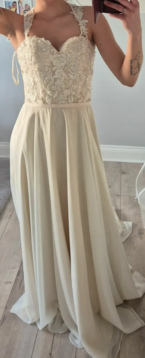 Wedding dress - Image 2