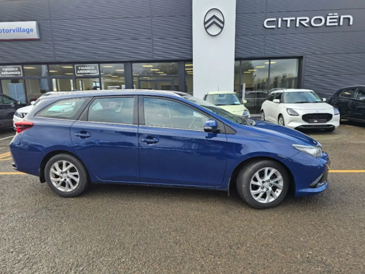 Toyota Auris 1.6 D4D (110) Business Edition 5DR - Image 1
