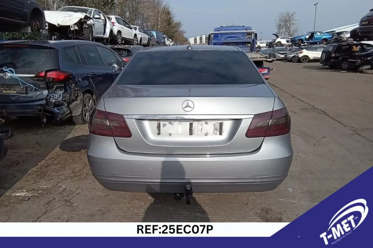 2009 MERCEDES E-CLASS BREAKING FOR PARTS - Image 2