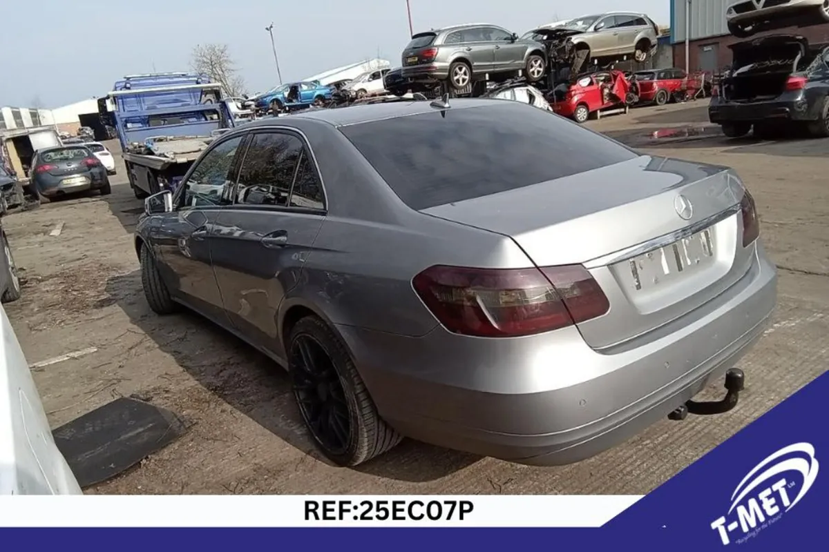 2009 MERCEDES E-CLASS BREAKING FOR PARTS - Image 3