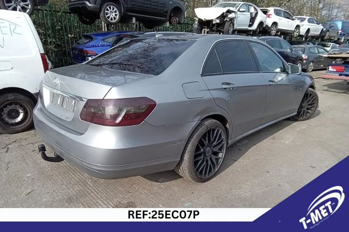 2009 MERCEDES E-CLASS BREAKING FOR PARTS - Image 4