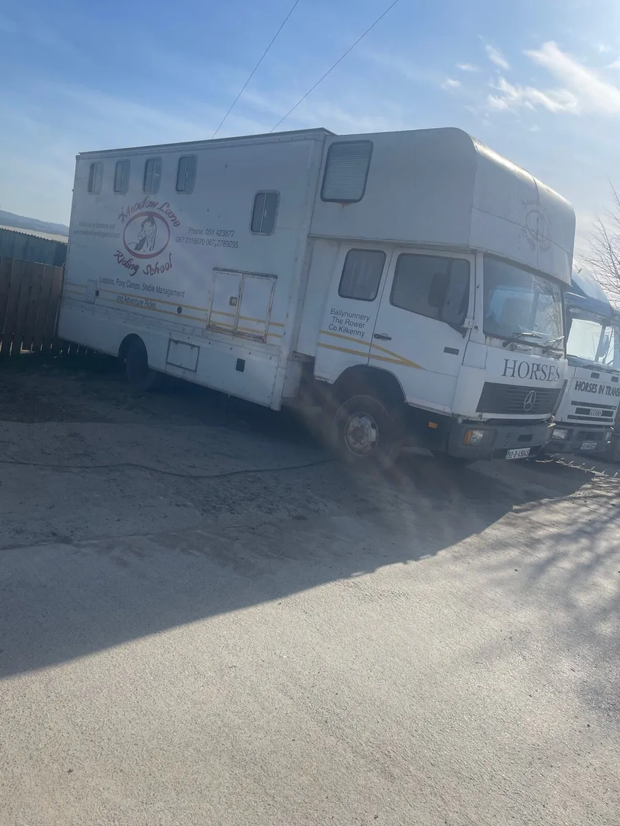 Horse lorry - Image 1